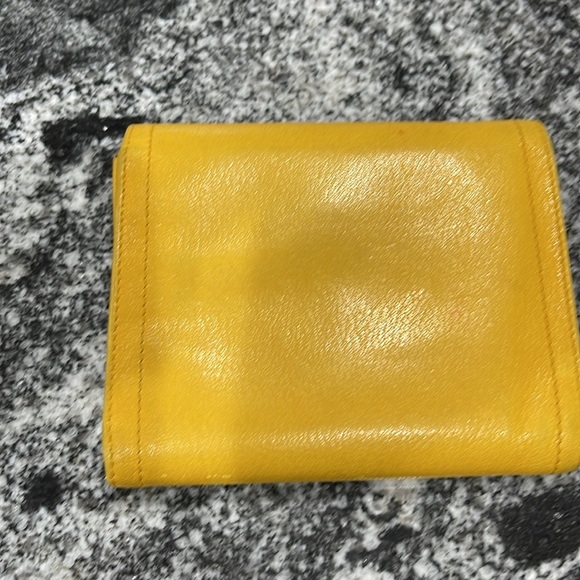 Prada Calf skin leather wallet in sole i l comes with box and cards - Picture 4 of 10